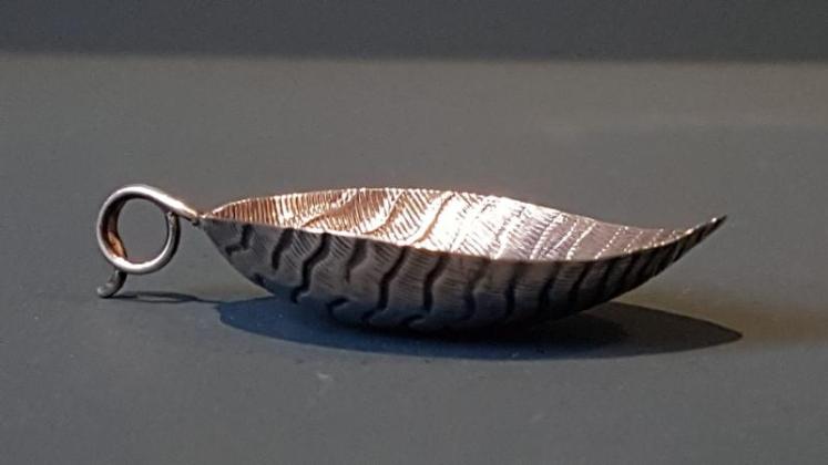 Unusual George III Silver Leaf Caddy Spoon  - Image 4