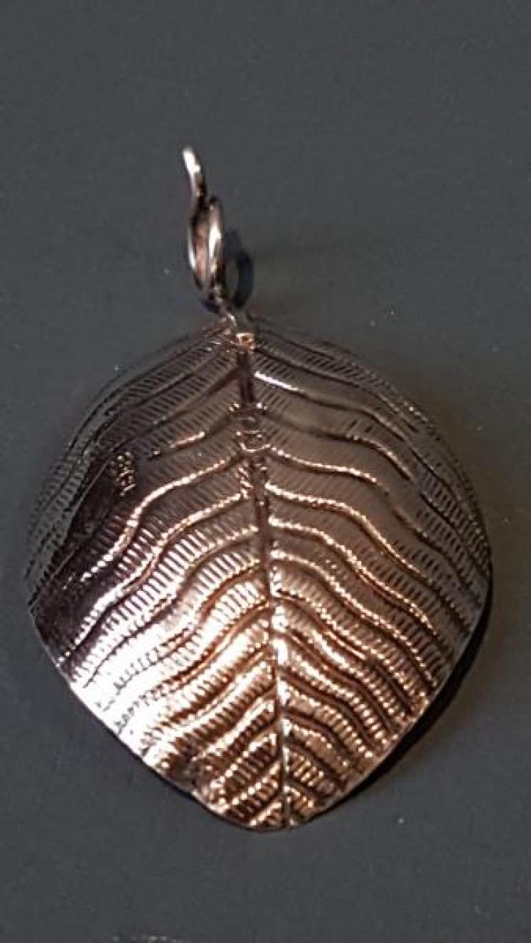 Unusual George III Silver Leaf Caddy Spoon  - Image 5