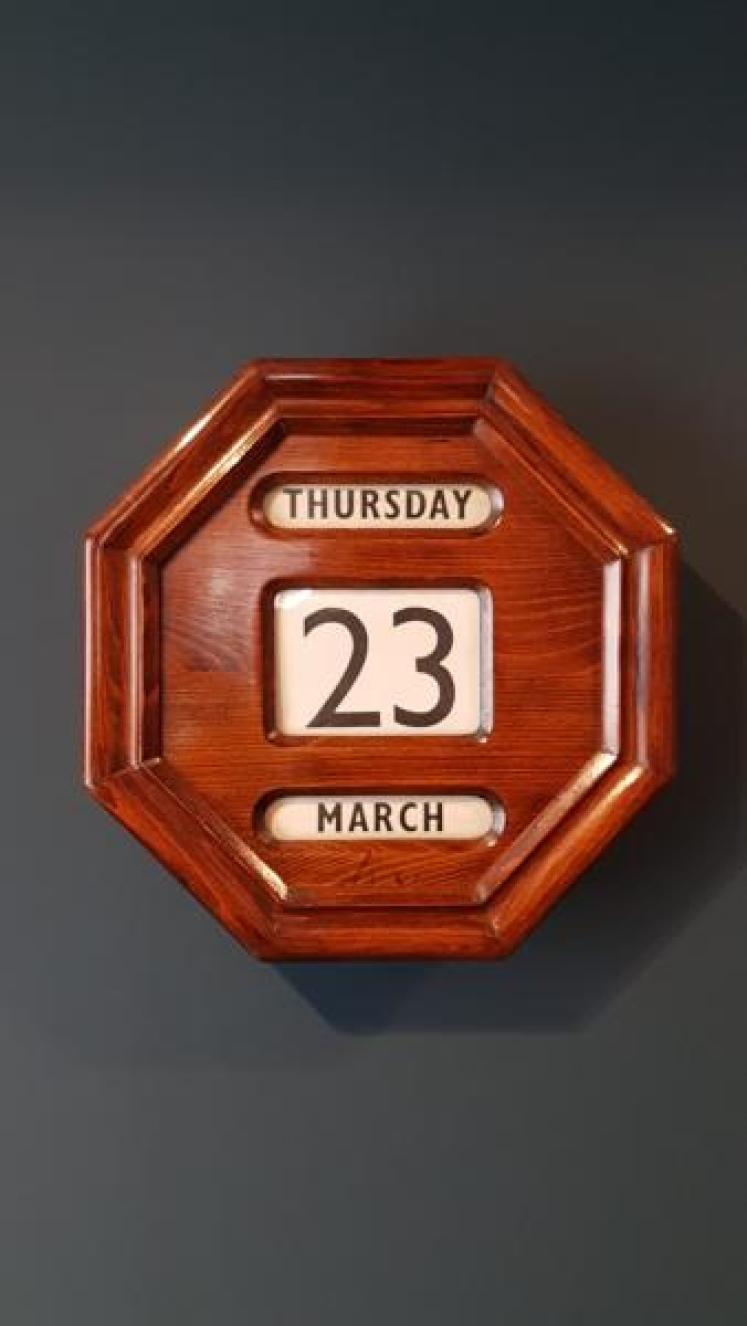 Immaculate Edwardian Oak Perpetual Wall Calendar  - Image 1