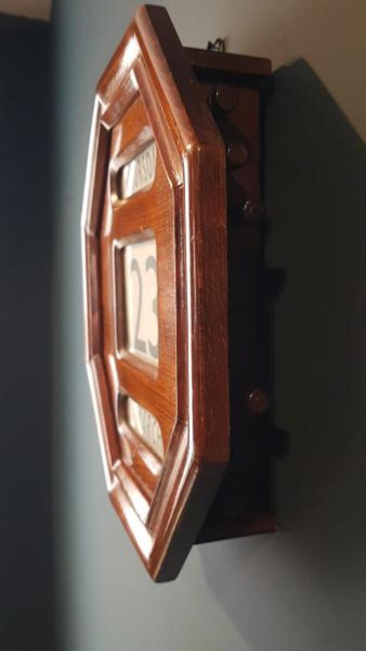 Immaculate Edwardian Oak Perpetual Wall Calendar  - Image 4