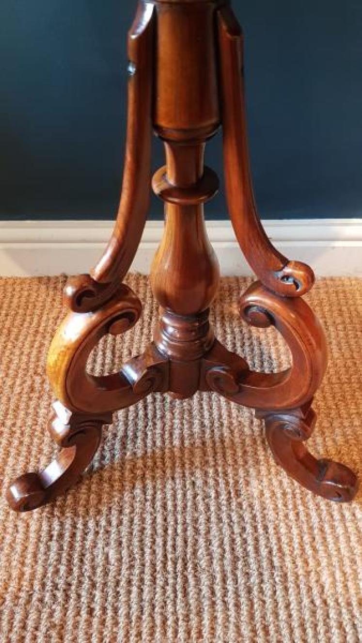 Fine Victorian Burr Walnut Lamp Table  - Image 5