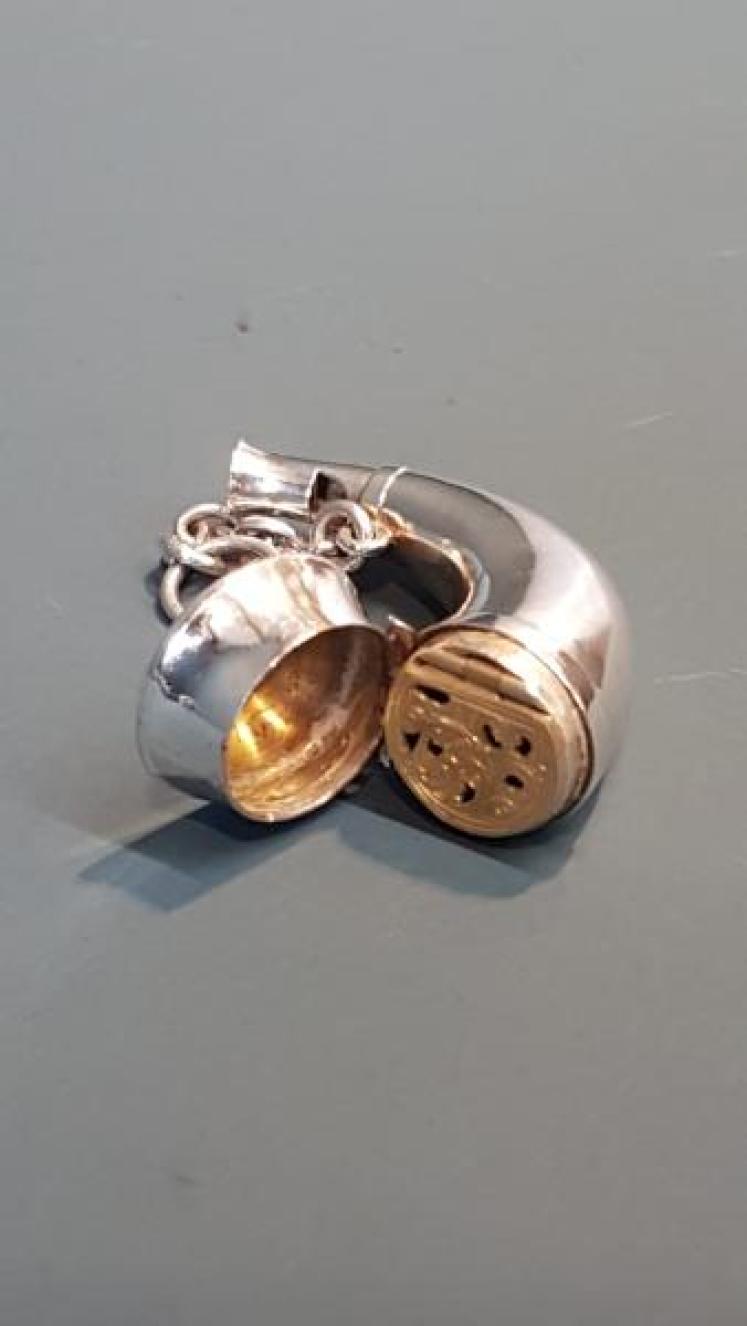 Sampson Mordan Silver Horn Whistle and Vinaigrette  - Image 4