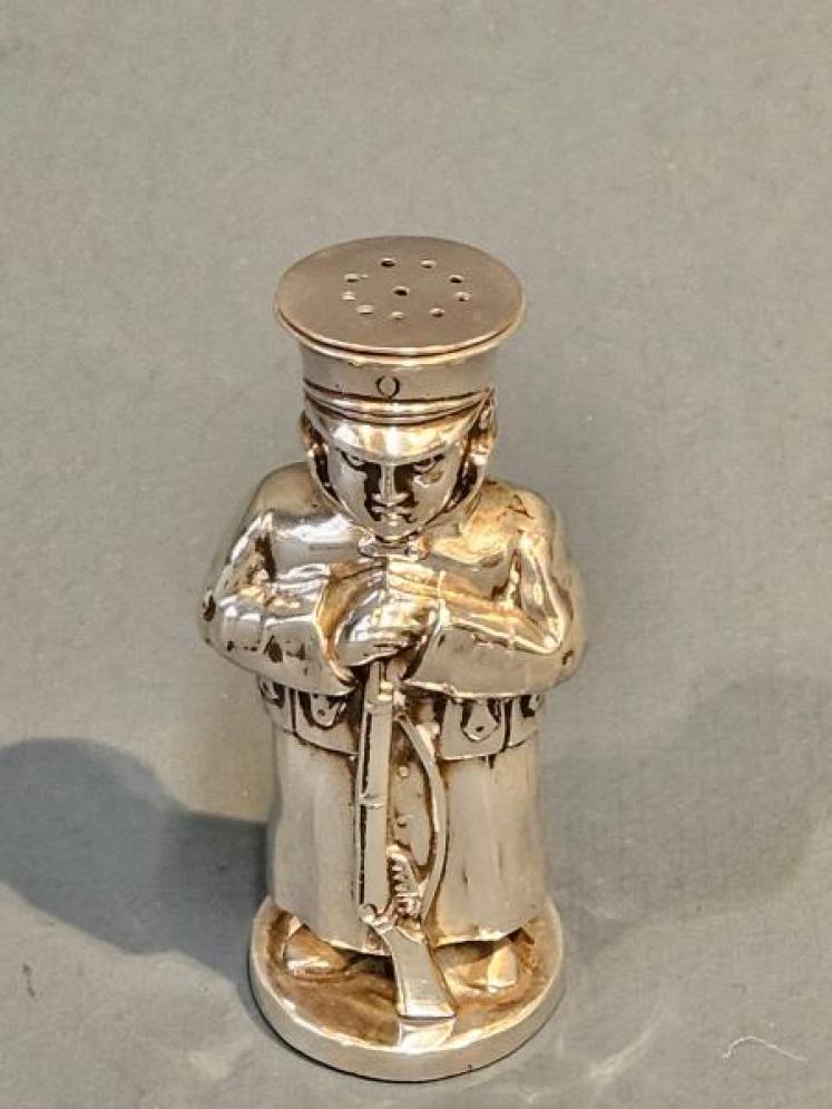 Rare Edwardian Silver Soldier Pepper Pot  - Image 4