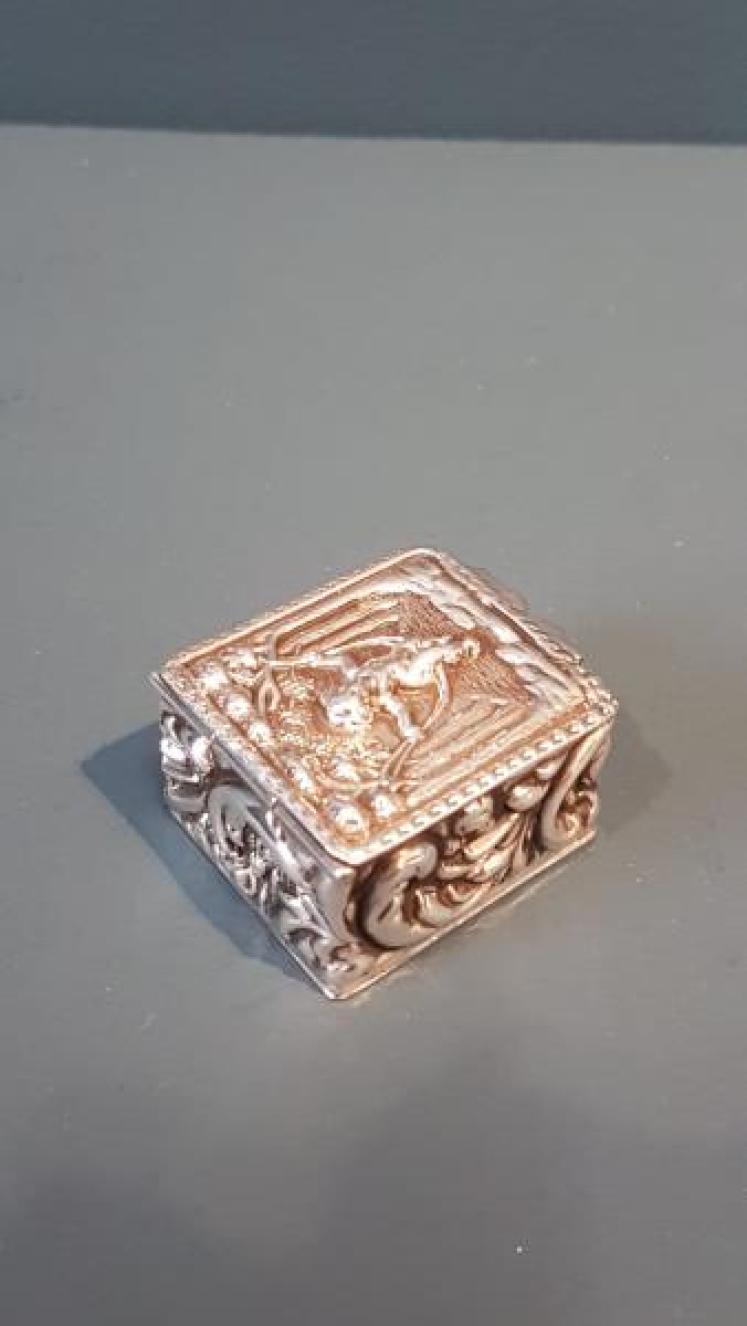 Unusual Victorian Silver Single Ring Box - Image 4