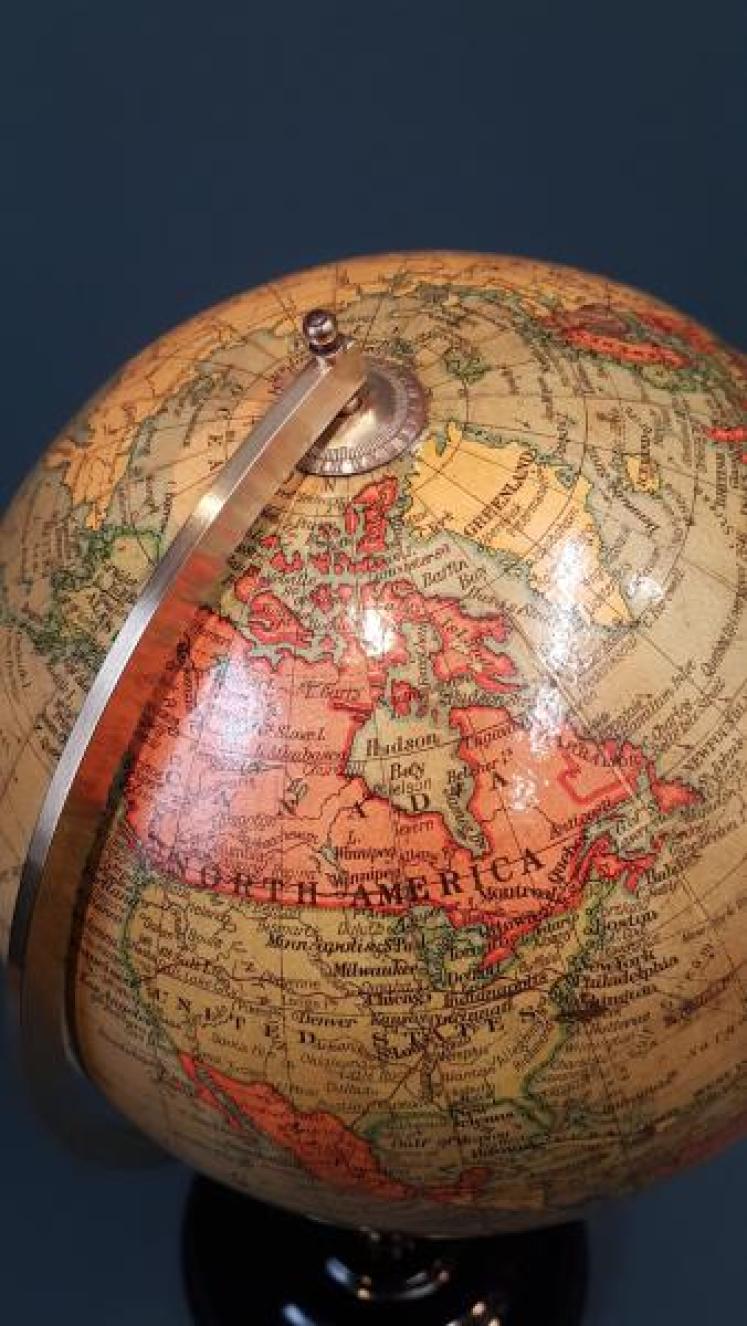 Superb 1930's Geographia 10" Paper Mache Globe - Image 2