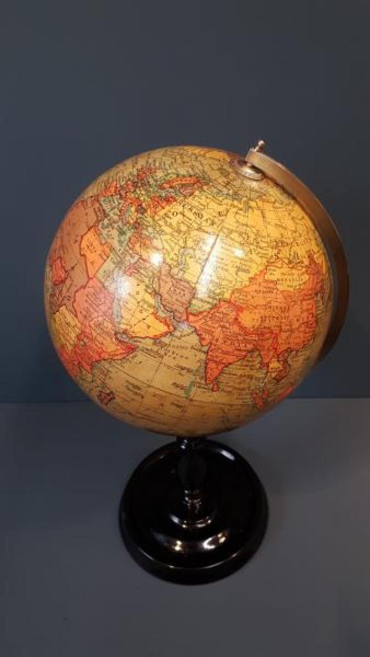 Superb 1930's Geographia 10" Paper Mache Globe - Image 4