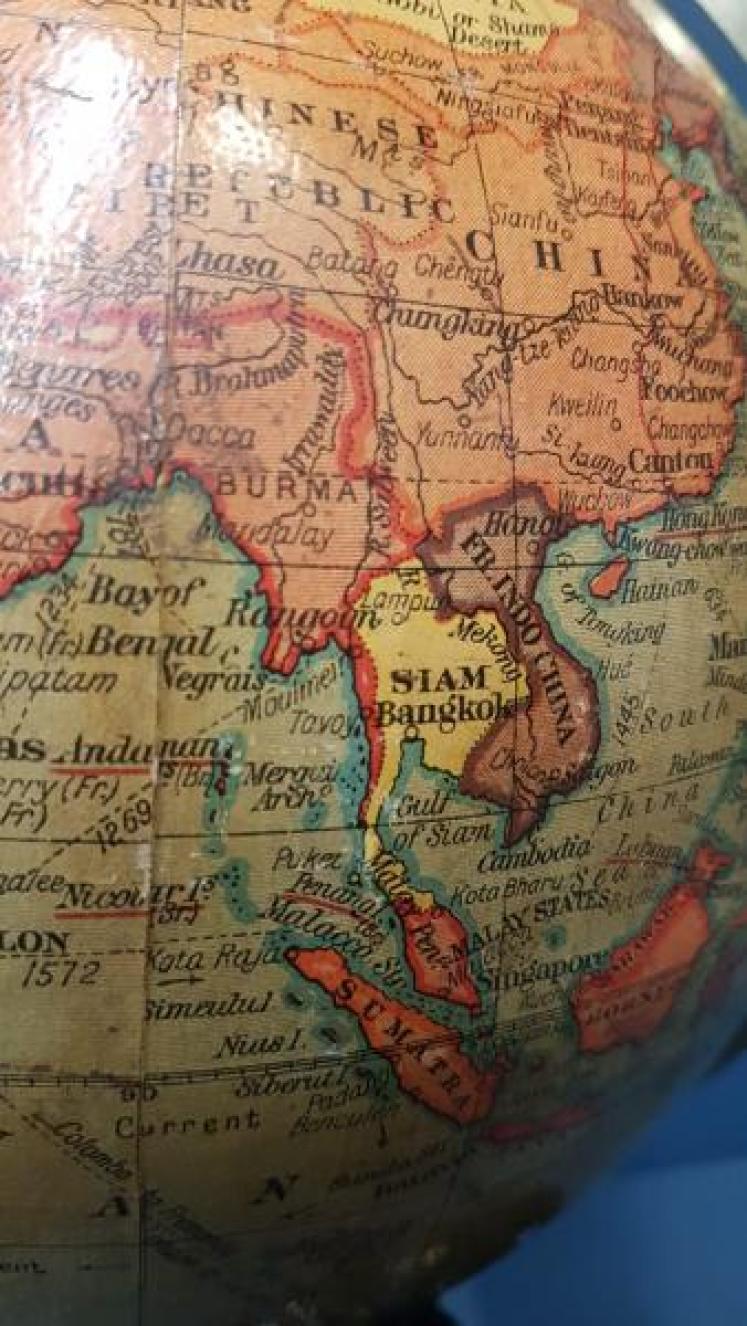Superb 1930's Geographia 10" Paper Mache Globe - Image 6