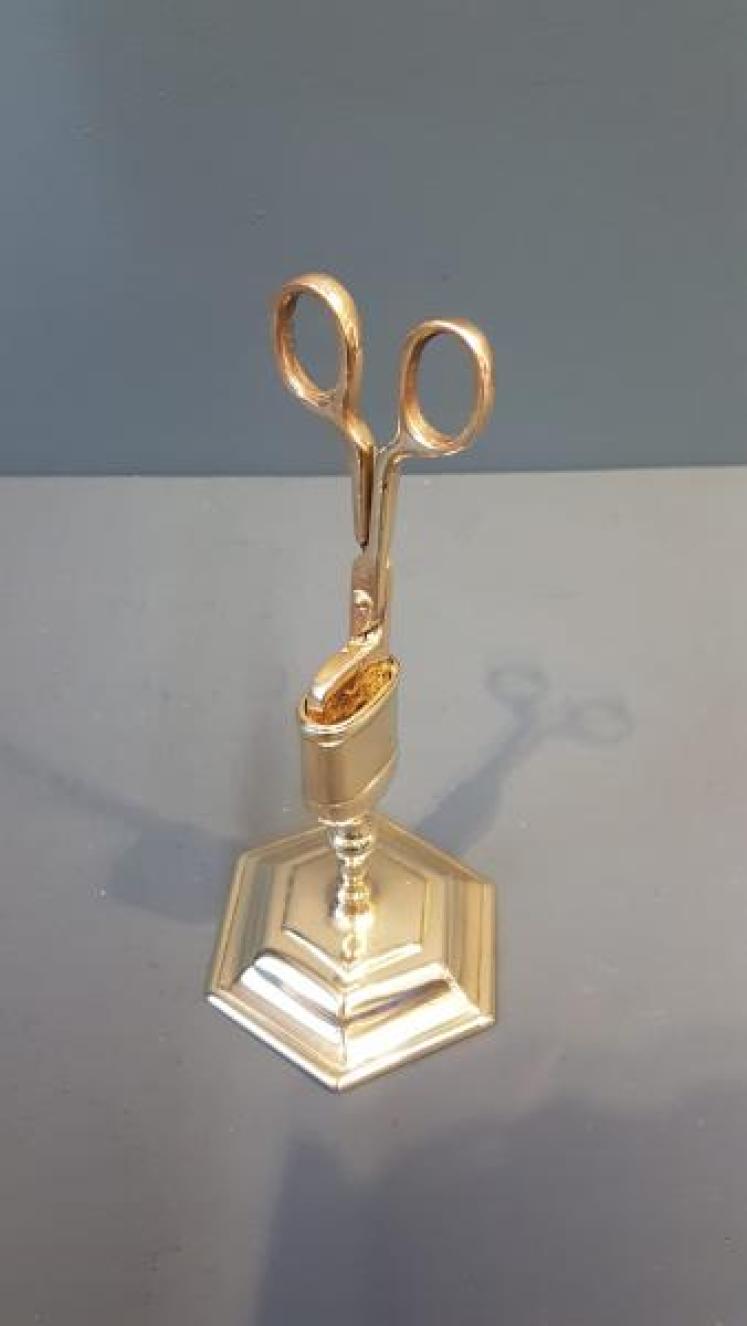 Georgian Snuffers and Stand - Image 1