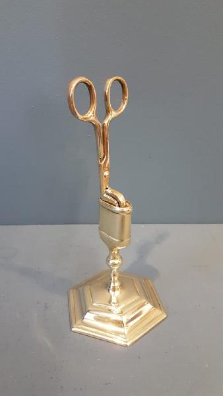 Georgian Snuffers and Stand - Image 7