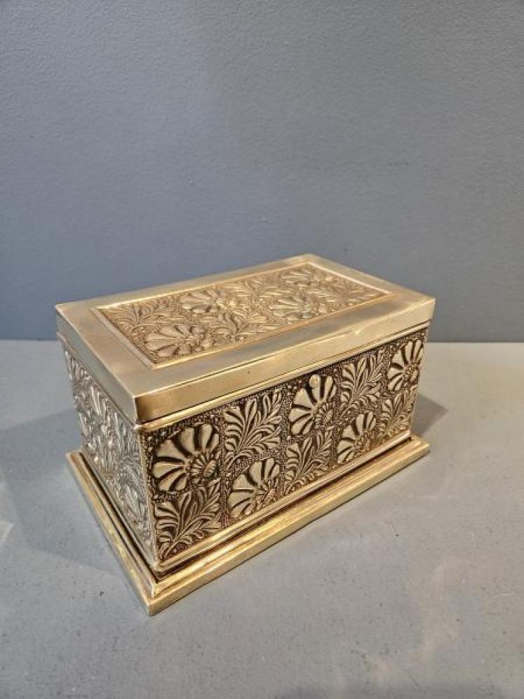 Ats and Crafts Brass Tea Caddy - Image 5