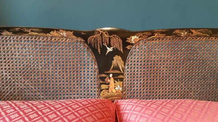 Edwardian Chinoiserie Decorated Bergere Suite - Image 4