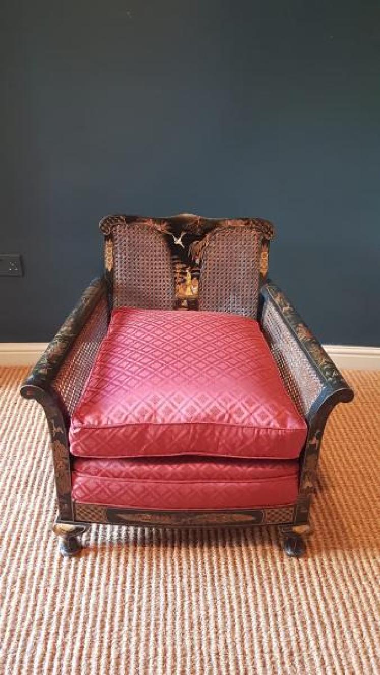 Edwardian Chinoiserie Decorated Bergere Suite - Image 5
