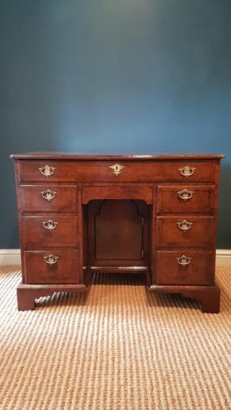 George III Walnut Kneehole Desk - Image 1