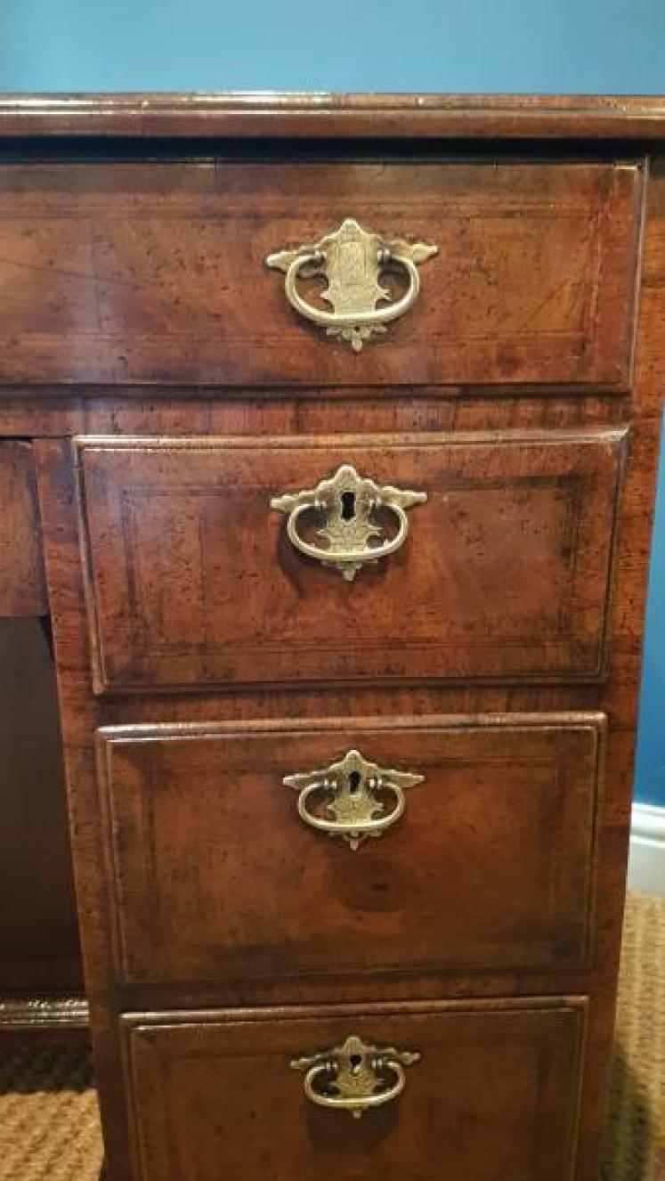 George III Walnut Kneehole Desk - Image 4