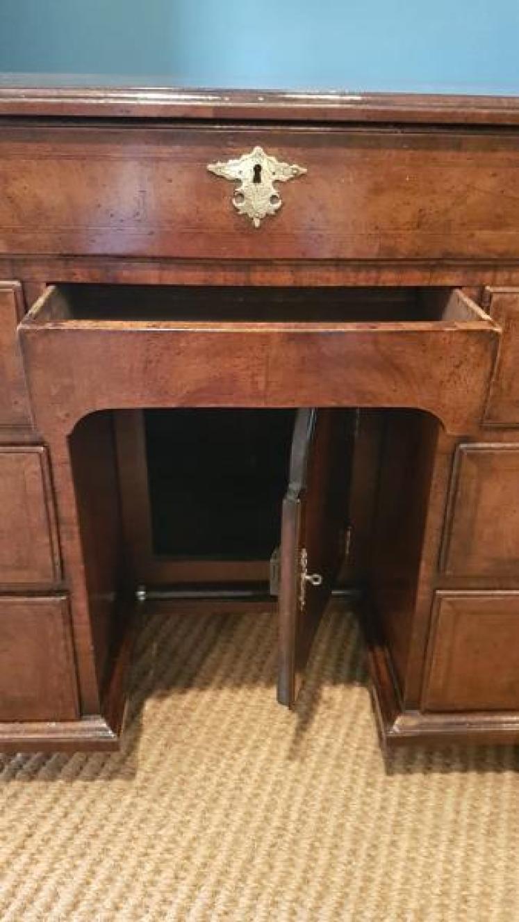 George III Walnut Kneehole Desk - Image 5