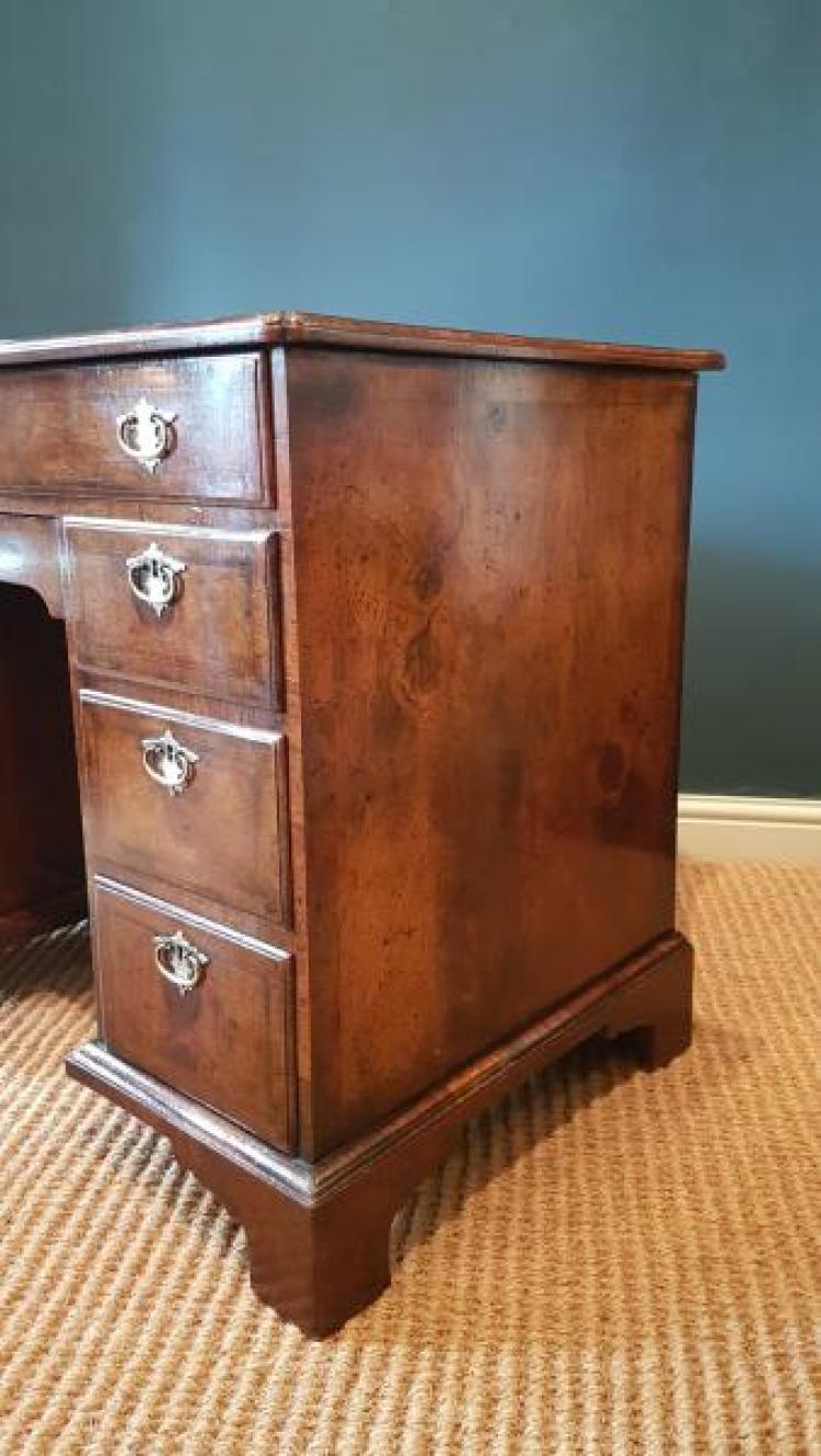 George III Walnut Kneehole Desk - Image 6