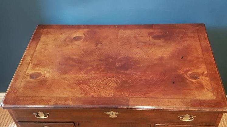 George III Walnut Kneehole Desk - Image 7