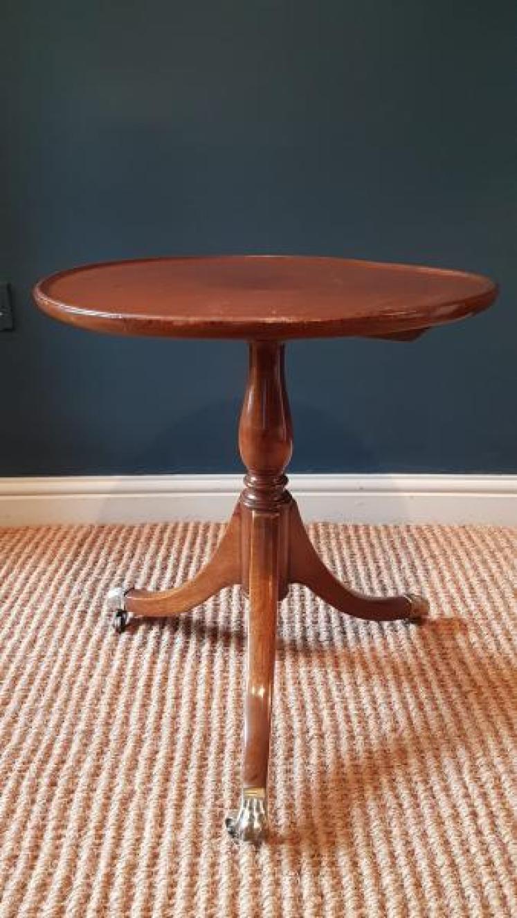 Regency Low Proportioned Lamp Table - Image 2