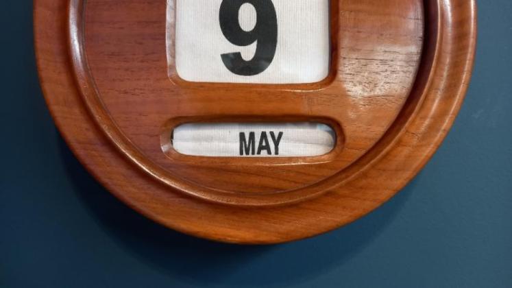Large Victorian Walnut Perpetual Wall Calendar - Image 5