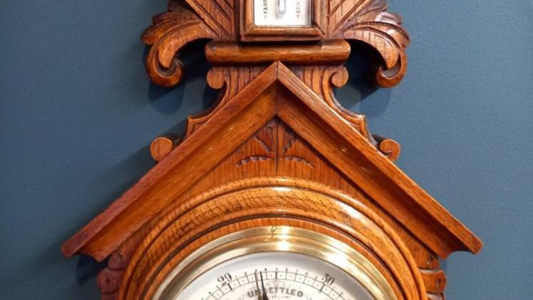 Victorian Polished Golden Oak Banjo Barometer - Image 5