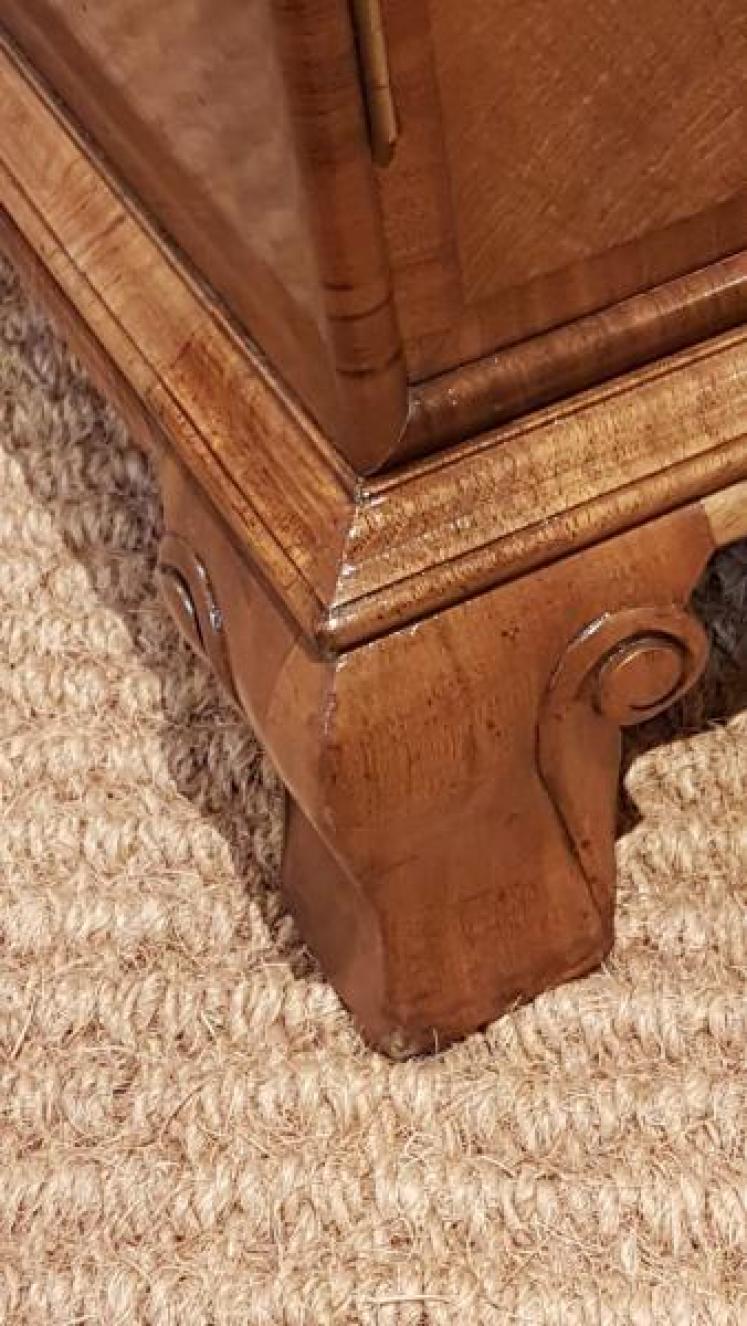 Outstanding Edwardian Walnut Partners Desk  - Image 5