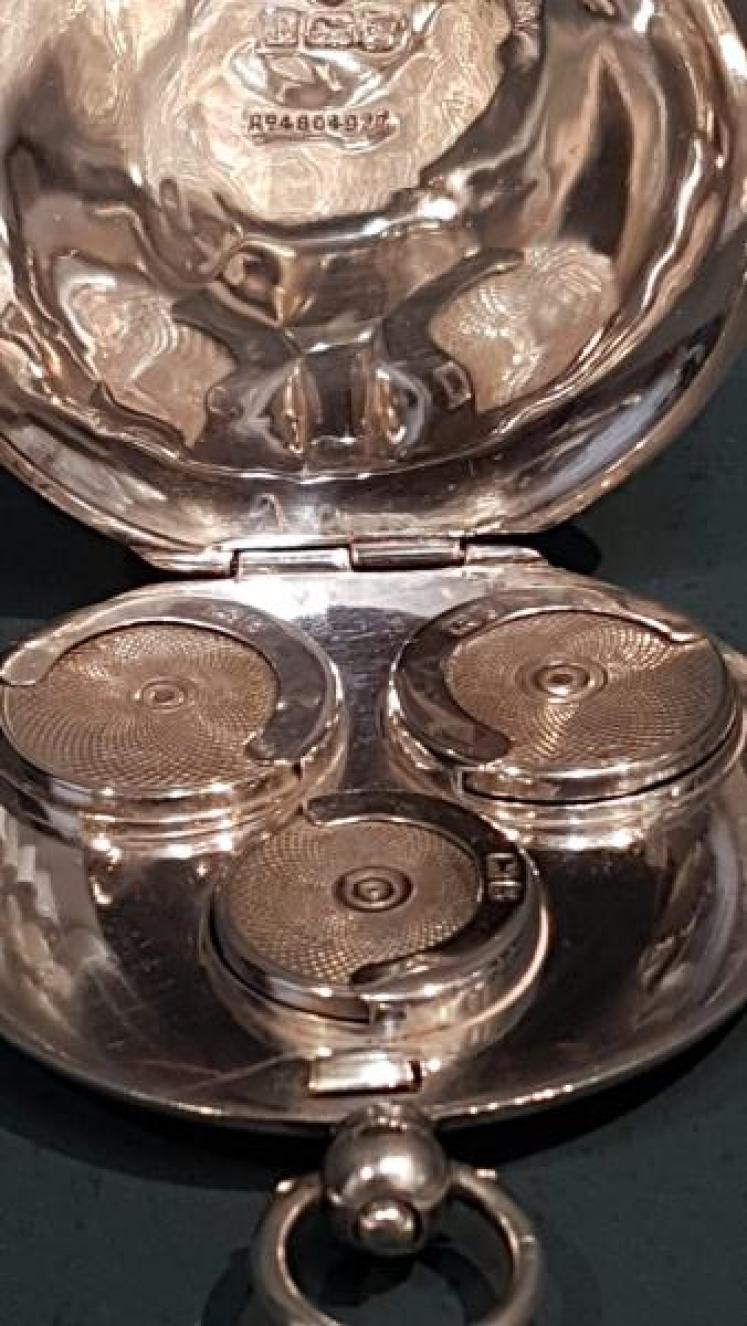 Silver Pocket Watch Style Triple Sovereign Case - Image 5