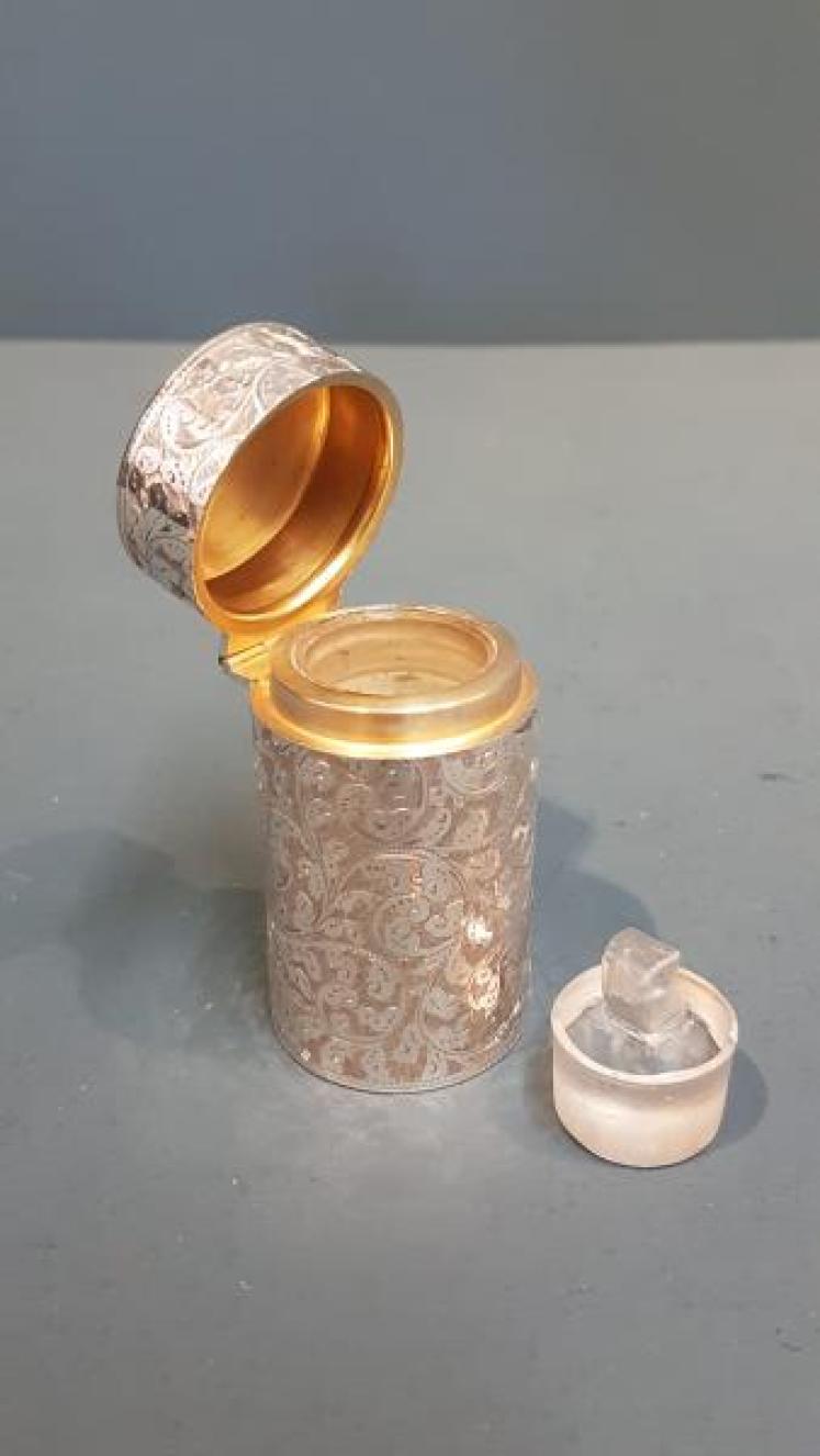 Victorian Engraved Silver Scent Bottle - Image 1