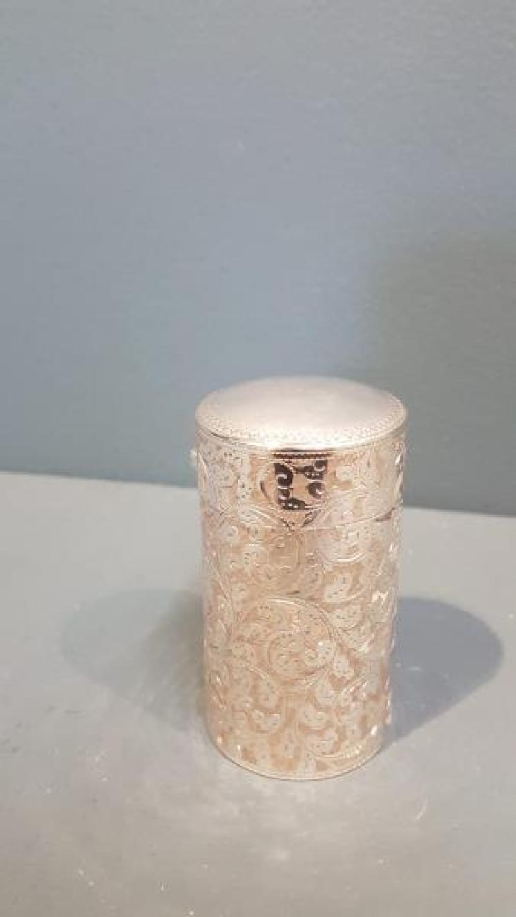 Victorian Engraved Silver Scent Bottle - Image 2