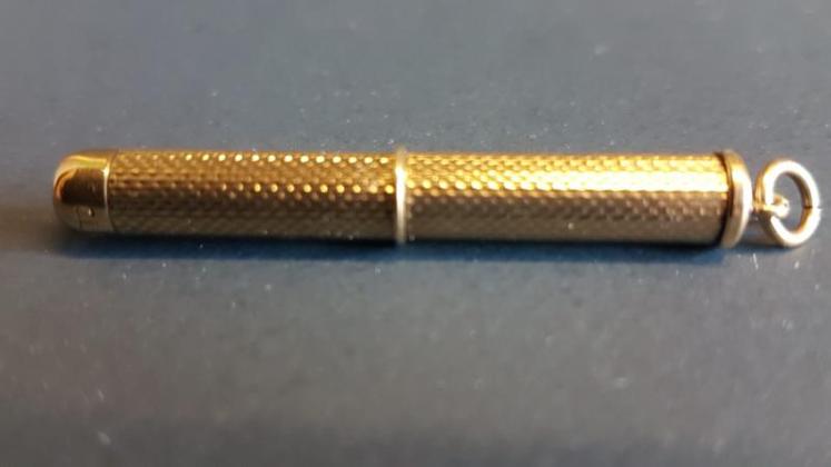 Immaculate 9ct Gold Cigar Piercer - Image 2