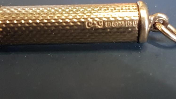 Immaculate 9ct Gold Cigar Piercer - Image 5
