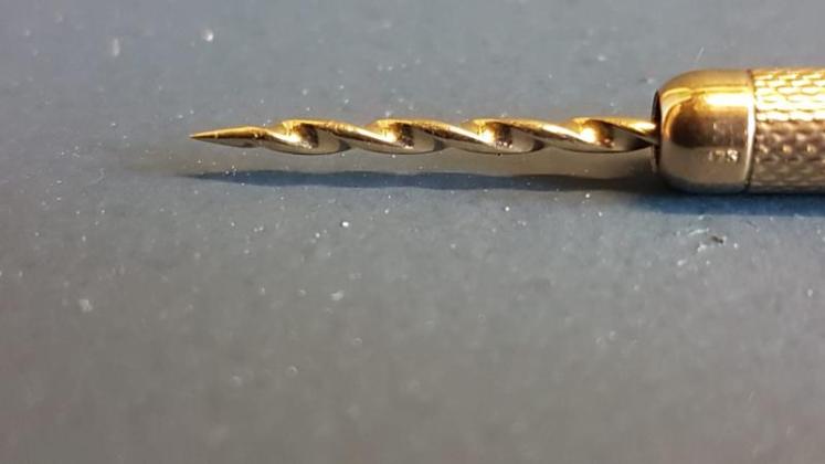 Immaculate 9ct Gold Cigar Piercer - Image 6