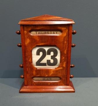 Edwardian Figured Oak Perpetual Desk Calendar