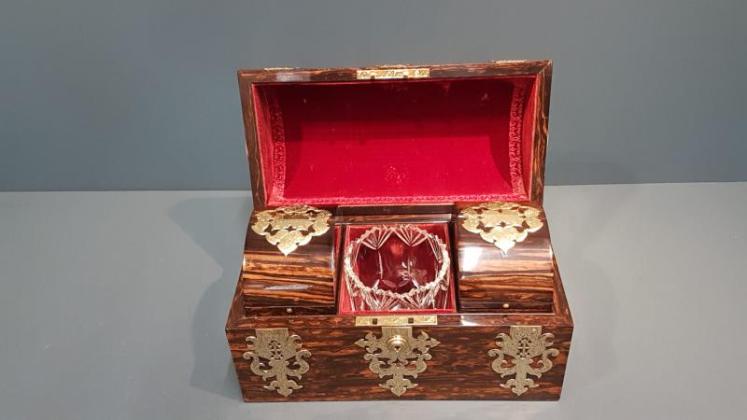 Fine Quality Early Victorian Tea Caddy - Image 1