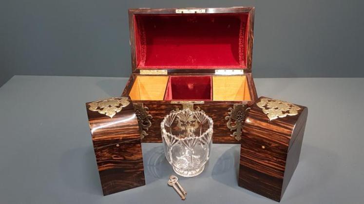 Fine Quality Early Victorian Tea Caddy - Image 3