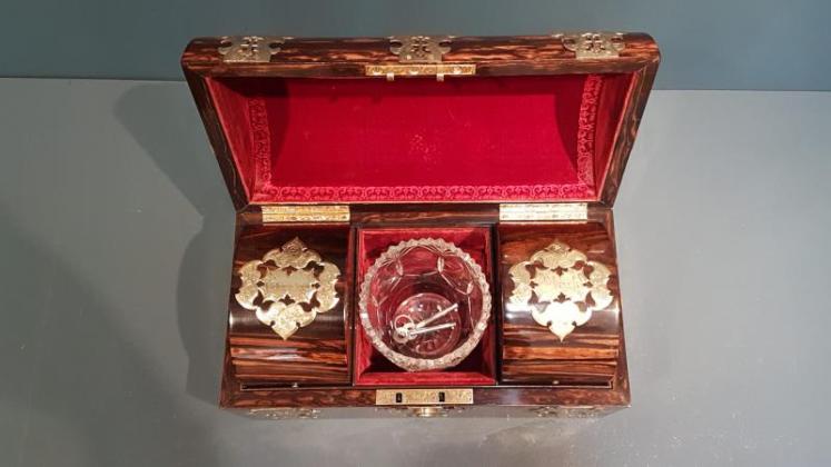 Fine Quality Early Victorian Tea Caddy - Image 7