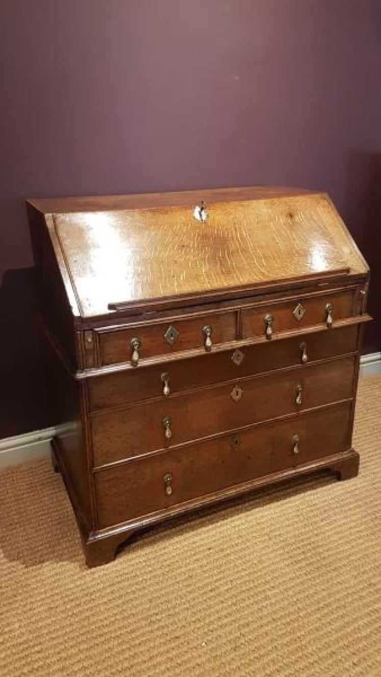 George I Figured Oak Bureau - Image 1