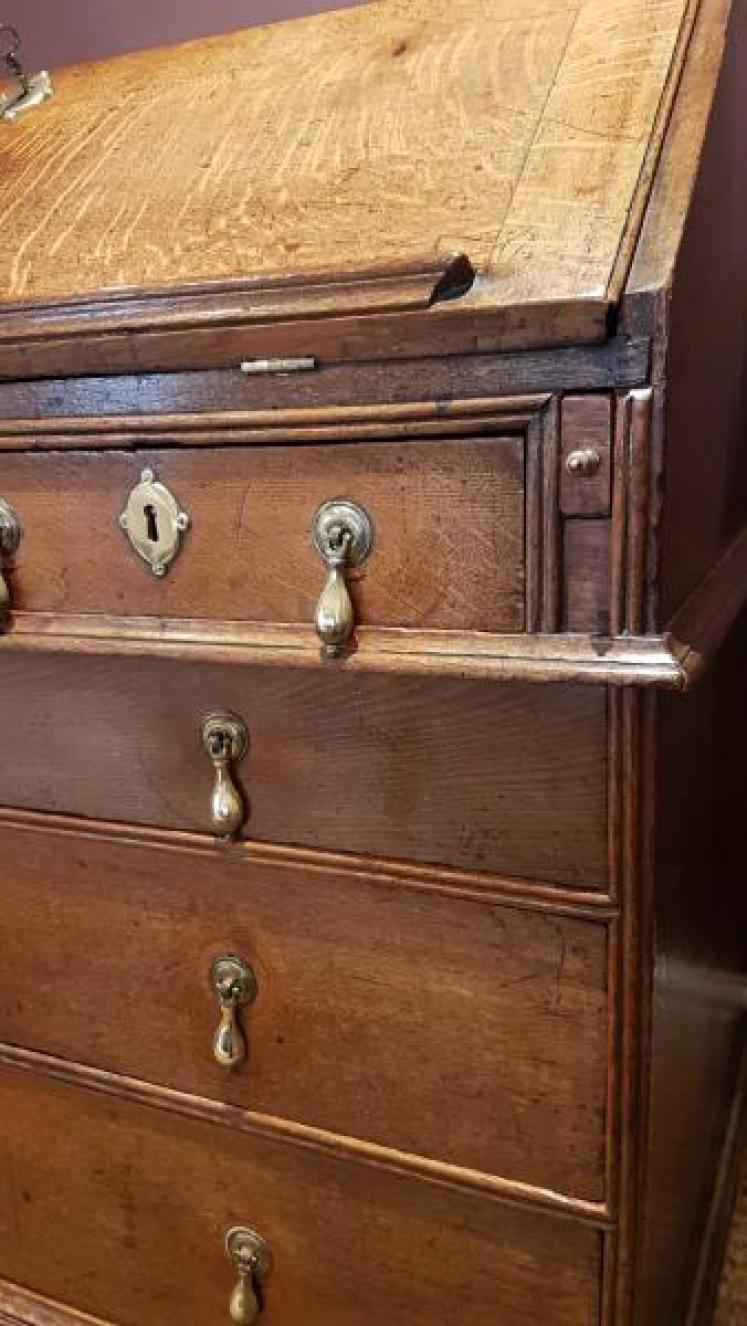 George I Figured Oak Bureau - Image 2