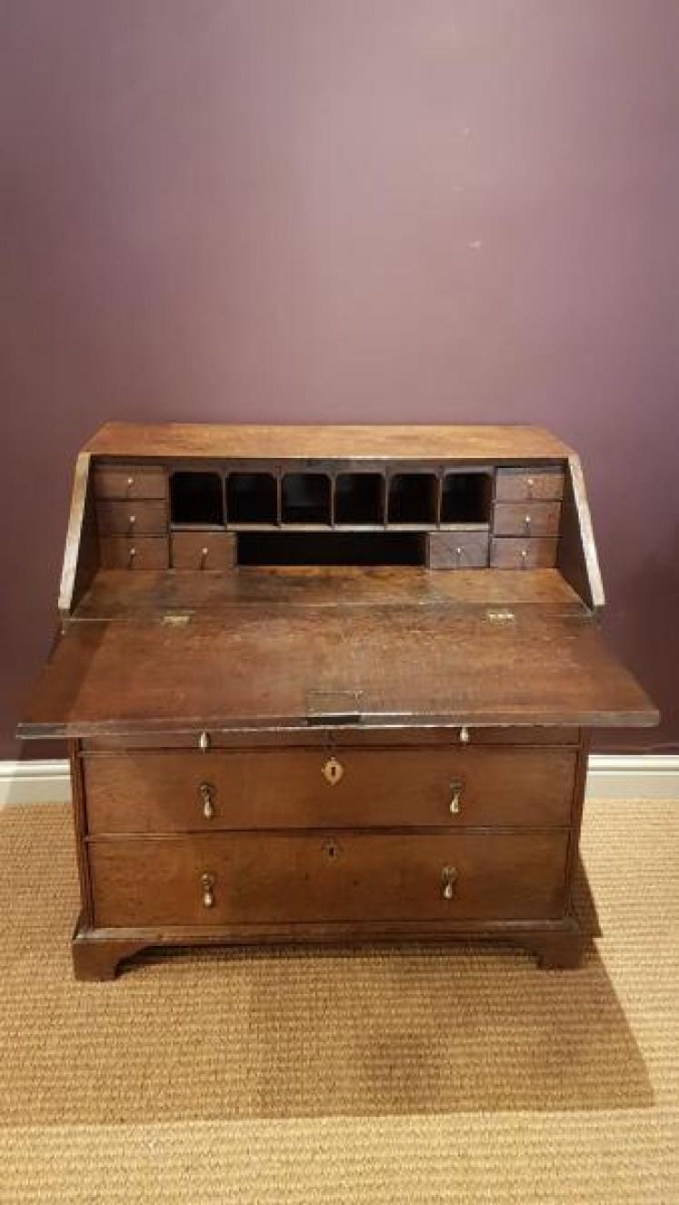 George I Figured Oak Bureau - Image 3