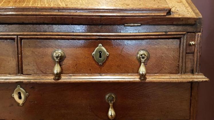 George I Figured Oak Bureau - Image 5