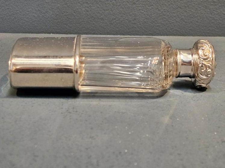 Victorian Silver and Cut Crystal Hip Flask  - Image 3