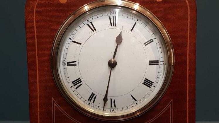 Superb Shell Inlaid Swept Top Edwardian Mantel Clock  - Image 4