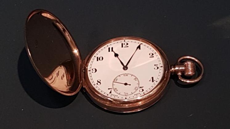Immaculate 9ct Gold Hunter Pocket Watch - Image 1