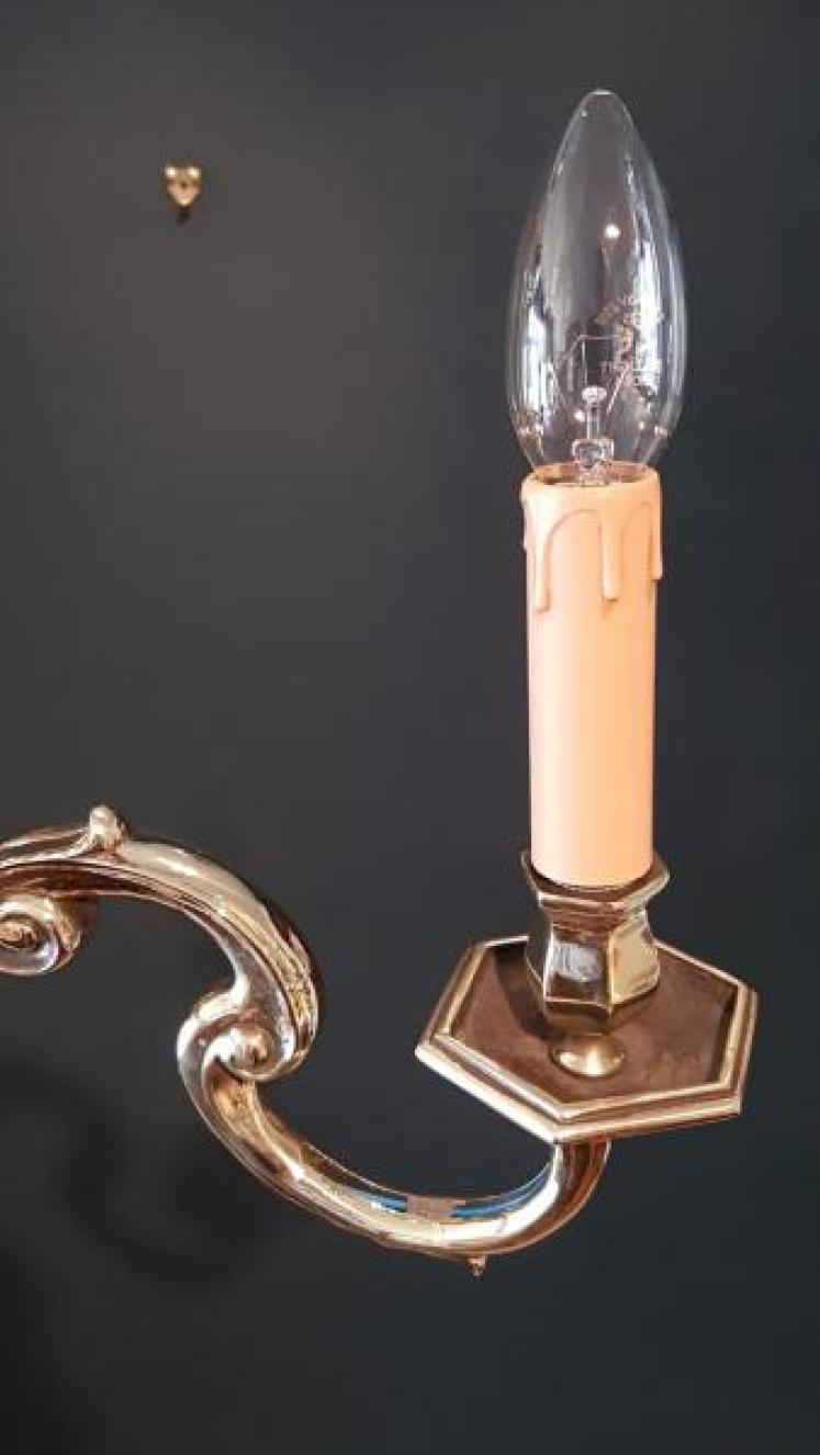 Impressive Edwardian Cast Brass Six Arm Chandelier  - Image 6