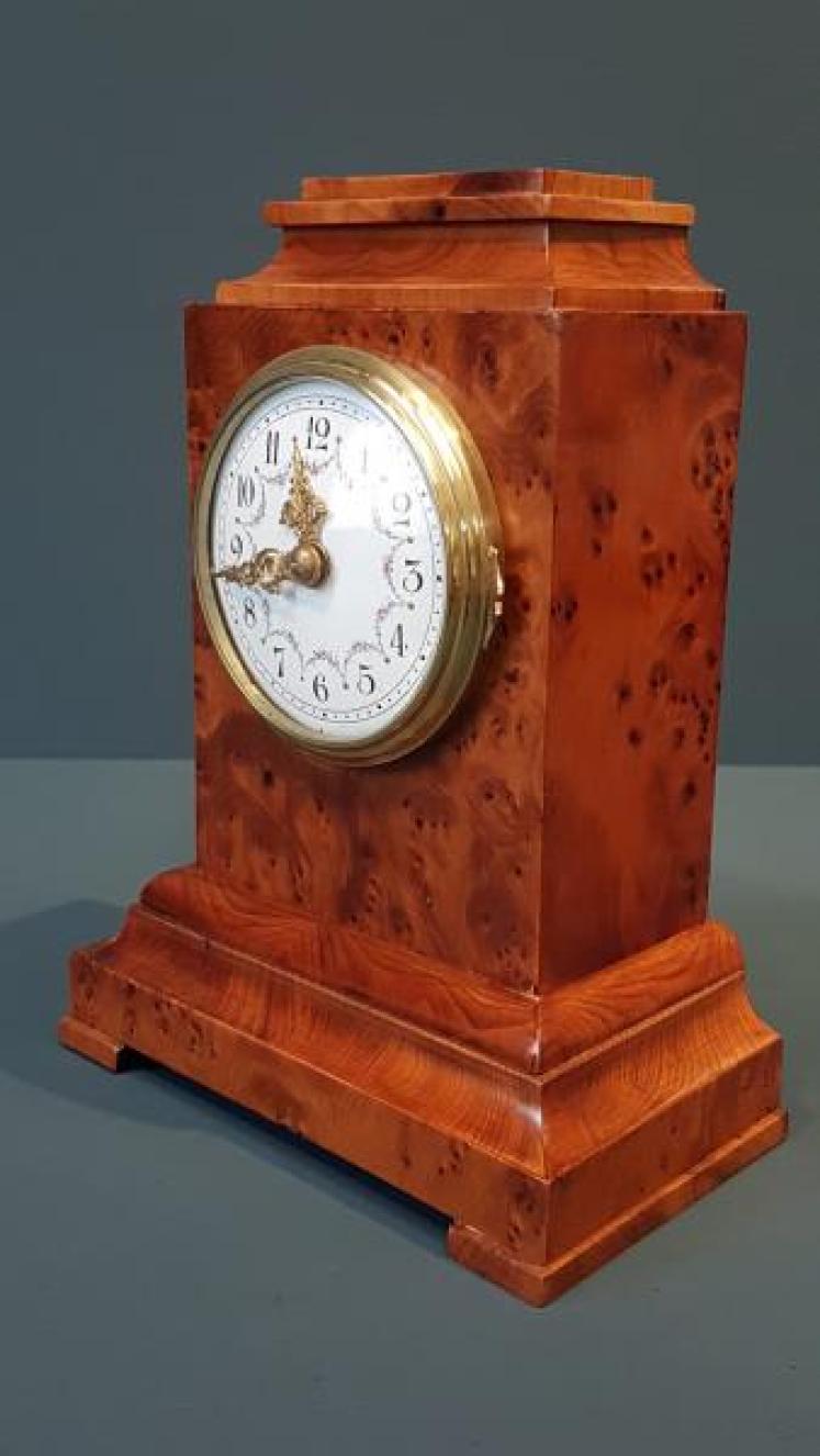 Fine Quality Victorian Burr Yew Mantel Clock - Image 2