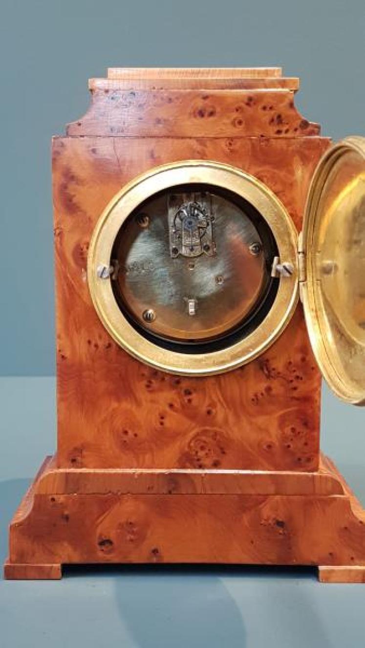 Fine Quality Victorian Burr Yew Mantel Clock - Image 4