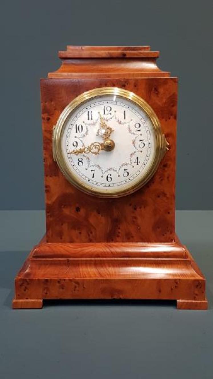Fine Quality Victorian Burr Yew Mantel Clock - Image 5