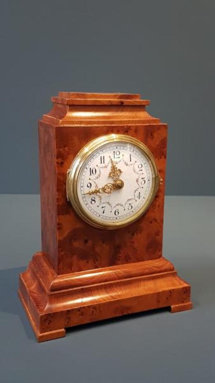 Fine Quality Victorian Burr Yew Mantel Clock - Image 6