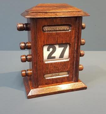 Edwardian Oak Perpetual Desk Calendar 