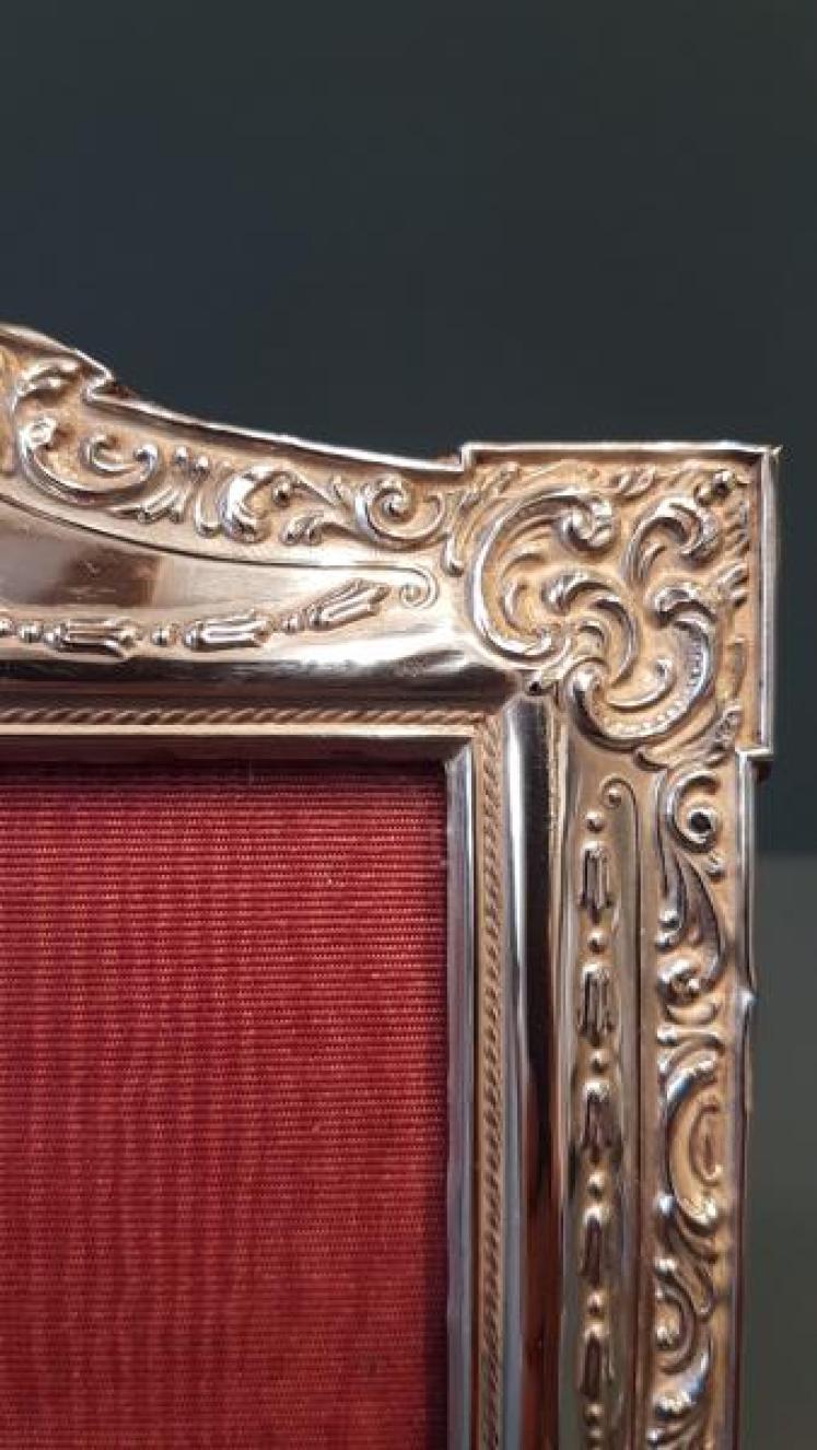 Edwardian Embossed Silver Photo Frame - Image 6