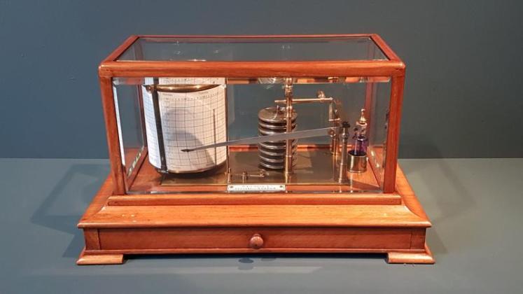 Superior Quality Victorian Walnut Barograph by Beck - Image 1